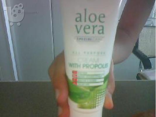 PoulaTo: kremes kai loipa me aloe vera